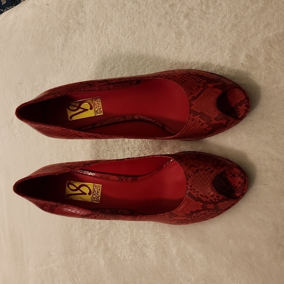 Victoria Spencer Red Snakeskin Peep-Toe Heel, 9.5M - NWOT - Picture 3 of 4